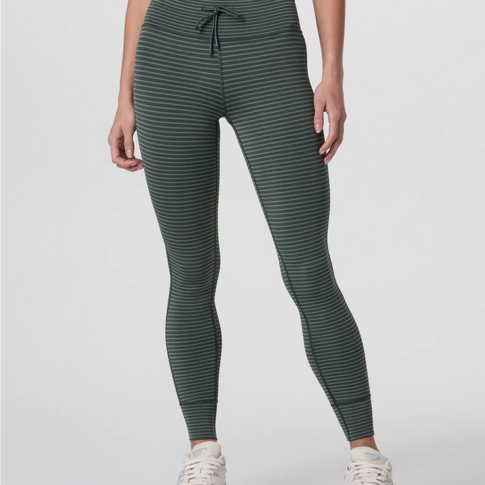 NWT Vuori Aspen Stripe Daily Leggings